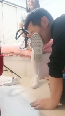 【明明】舔闻小白鞋过膝袜/踩踏喂食 bf24354_HD绳艺资源