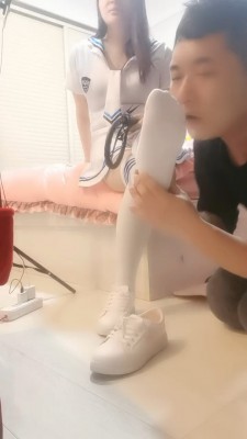图片[4]_【明明】舔闻小白鞋过膝袜/踩踏喂食 bf24354_HD绳艺资源