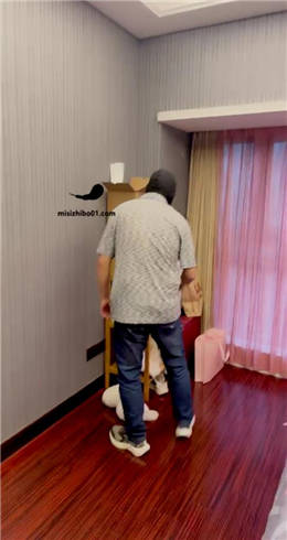 【KKS】猥琐男邻居来偷闻丝袜 JS23021301_HD绳艺资源