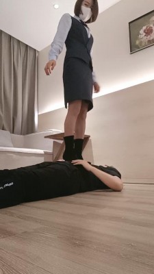 图片[4]_【芊兮殿下】猥琐男经理偷闻丝袜被逮住虐 bf24276_HD绳艺资源