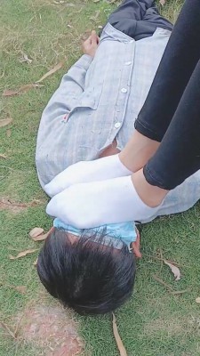 图片[8]_【美娜格格】剧情-卖花女暴揍猥琐男/白袜深喉/转胯/腿绞 bf24625_HD绳艺资源