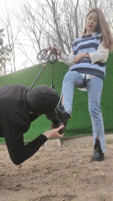 【辰辰】户外强迫狗舔超脏泥土鞋底 bf24624_HD绳艺资源