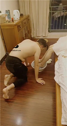 【囡囡】贱狗伺候主人洗脚，赏赐 JS23021904_HD绳艺资源