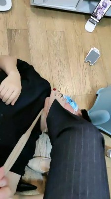 图片[5]_【御神】开发银行女职员-脚喂酸奶【双视角版】 bf24557_HD绳艺资源