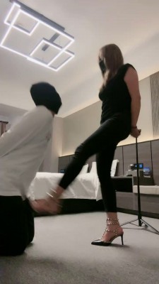 图片[2]_【万黛】手脚并用抽耳光/转胯/跪爬/高跟踩虐 bf24551_HD绳艺资源