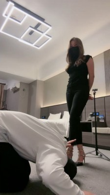 图片[3]_【万黛】手脚并用抽耳光/转胯/跪爬/高跟踩虐 bf24551_HD绳艺资源