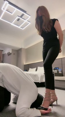 图片[4]_【万黛】手脚并用抽耳光/转胯/跪爬/高跟踩虐 bf24551_HD绳艺资源