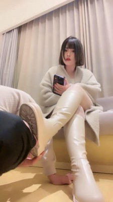 【南星】模特过膝靴丝足调狗舔/耳光打出血/踩踏深喉 bf24540_HD绳艺资源