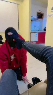 【艾琳175】面试家奴测试/踩踏/舔靴/耳光 bf24497_HD绳艺资源