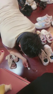 【桃幼幼】裸足臭脚踩地毯 bf24516_HD绳艺资源