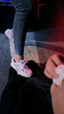 图片[8]_【禾末】精彩-长靴白富美户外遛狗/转胯/小白鞋棉袜气味羞辱 bf24507_HD绳艺资源