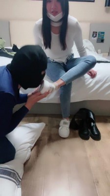 图片[2]_【西西】学妹开发萌新狗清理鞋子/脚喂食蛋糕/深喉 bf24492_HD绳艺资源