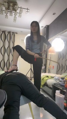 图片[7]_【素人星探】火辣老师严厉-藤条抽/强迫舔脏鞋底【完整版】 bf24738_HD绳艺资源