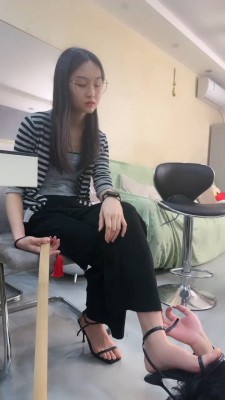 图片[8]_【素人星探】火辣老师严厉-藤条抽/强迫舔脏鞋底【完整版】 bf24738_HD绳艺资源