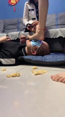 【精神小妹】精彩-多学生素人S踩食物喂狗 bf24663_HD绳艺资源