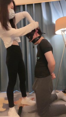 【筱月】车模强迫狗吃白袜/胶带封嘴耳光 bf24671_HD绳艺资源