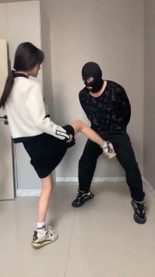 图片[3]_【精神小妹】双学生主重度踢踹/喝圣水/穿鞋踩踏 bf24673_HD绳艺资源