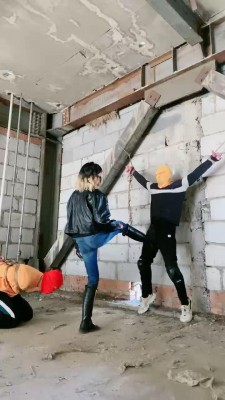 【美离子】户外刑房高难度挑战训练双奴/清理靴子吃土 bf25010_HD绳艺资源