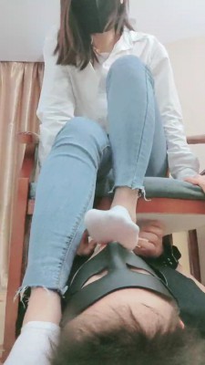 图片[8]_【妮蔻】小白鞋棉袜裸足羞辱贱狗 bf24913_HD绳艺资源