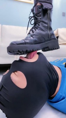 图片[8]_【麋鹿银儿】马丁靴小主极致羞辱新狗-骑脖子享受舔脚/踩踏深喉 bf24892_HD绳艺资源