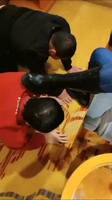 图片[2]_【七颜】长靴全体重踩踏父子狗 bf24893_HD绳艺资源