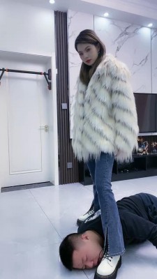 图片[4]_【麋鹿银儿】千金小姐羞辱三狗当坐垫-靴底喂食/腿绞/骑夹脖子 bf24874_HD绳艺资源