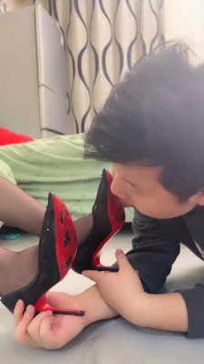 【素人星探】闻舔素人的黑丝高跟/喝漱口水 bf24831_HD绳艺资源