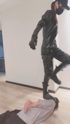 【美娜格格】推销面膜被皮装御姐训成狗/勒脖绞杀深喉 bf25105_HD绳艺资源