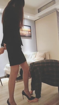 【美娜格格】银行女职员高跟踩/肉丝捂脸【双视角版】 bf25108_HD绳艺资源