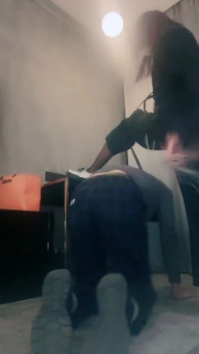 【靡兔】皮鞋踩狗舌/转胯/ 全体重踩踏 bf25113_HD绳艺资源