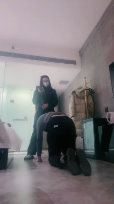 图片[2]_【靡兔】皮鞋踩狗舌/转胯/ 全体重踩踏 bf25113_HD绳艺资源