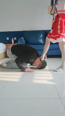 图片[2]_【阿喵女神】cos萝莉主踩狗/喂圣水/脚喂酸奶【双视角版】 bf25230_HD绳艺资源