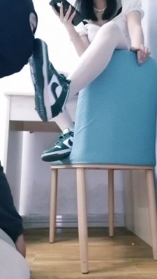 图片[2]_【七大小姐】狗舌头舔AJ/白丝诱惑/腿绞窒息 bf25248_HD绳艺资源