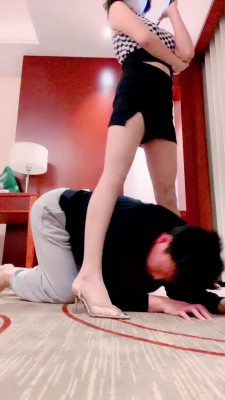 【莫妮卡S】胯下辱/丝袜勒脖窒息/吃口水/碾压狗脸 bf25237_HD绳艺资源