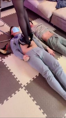 图片[7]_【伊晨】高跟全体重踩双狗 bf25370_HD绳艺资源