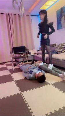 图片[11]_【伊晨】高跟全体重踩双狗 bf25370_HD绳艺资源