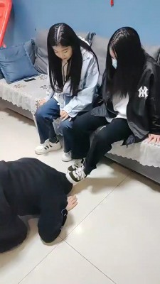 图片[2]_【吴迪】双学生S-运动鞋高难度挑战踢踹/踩/舔脏鞋臭脚 bf25292_HD绳艺资源