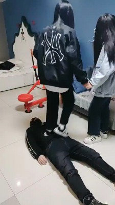 图片[3]_【吴迪】双学生S-运动鞋高难度挑战踢踹/踩/舔脏鞋臭脚 bf25292_HD绳艺资源