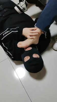 图片[9]_【吴迪】双学生S-运动鞋高难度挑战踢踹/踩/舔脏鞋臭脚 bf25292_HD绳艺资源