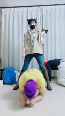 图片[3]_【美离子】驯化双狗保养皮靴当坐垫/踩踏虐乳 bf25247_HD绳艺资源