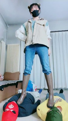 图片[8]_【美离子】驯化双狗保养皮靴当坐垫/踩踏虐乳 bf25247_HD绳艺资源