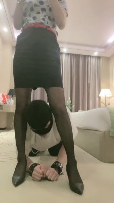 图片[2]_【漫漫】空姐制服诱惑-酸臭黑丝捂脸/转胯遛狗爬行 bf25251_HD绳艺资源