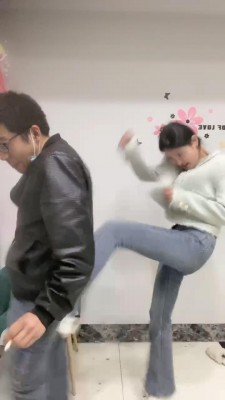 图片[6]_【孤傲女帝】带闺蜜户外暴踹踢裆/室内全体重踩头 bf25273_HD绳艺资源