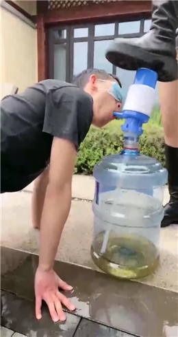 图片[9]_【维妮】超精彩-3绳艺导师踩踏-大桶混合圣水-提档（双视角）bf25172_HD绳艺资源