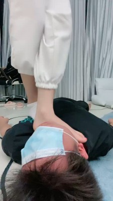 图片[3]_【雀雀子】运动鞋白袜全体重踩踏/转胯 bf25182_HD绳艺资源