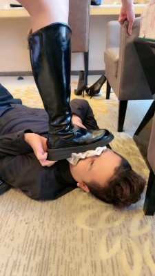 图片[7]_【高难度挑战美学】御姐皮靴重度虐狗-踢裆/踩头跺狗爪/腿绞/虐乳 bf25173_HD绳艺资源