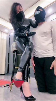图片[8]_【禾末】超酷皮衣S-高跟碾压狗头舔/皮手套虐乳/脚耳光/腿绞 bf25566_HD绳艺资源