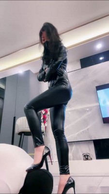图片[10]_【禾末】超酷皮衣S-高跟碾压狗头舔/皮手套虐乳/脚耳光/腿绞 bf25566_HD绳艺资源