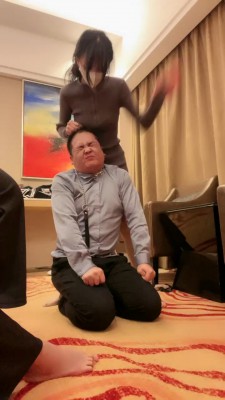 图片[4]_【艺术训练视频】【高难度挑战美学】带素人闺蜜调狗-狂抽耳光/骑马溜/踩踏【双视角版】bf25559_HD绳艺资源