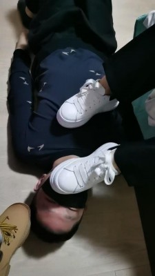 图片[3]_【文文文】姐妹花辱脚垫舔脏鞋底/碾头 bf25549_HD绳艺资源